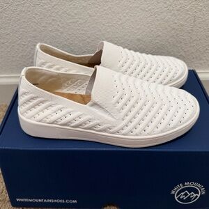 “New” White Mountain Textured White Slip-Ons size5